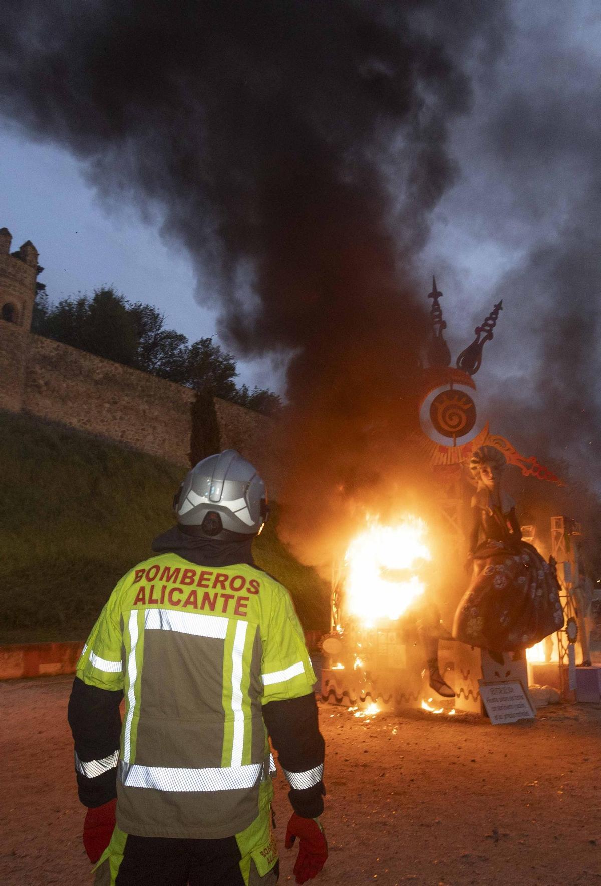 La Cremà de las convivencias de las Hogueras en Toledo