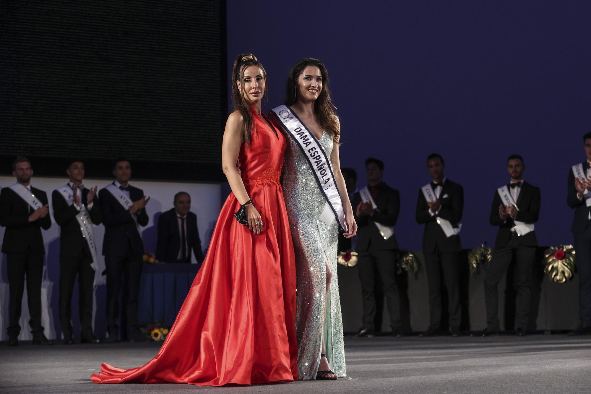 Las imágenes del desfile en Oviedo del certamen de belleza nacional “Dama y Caballero”