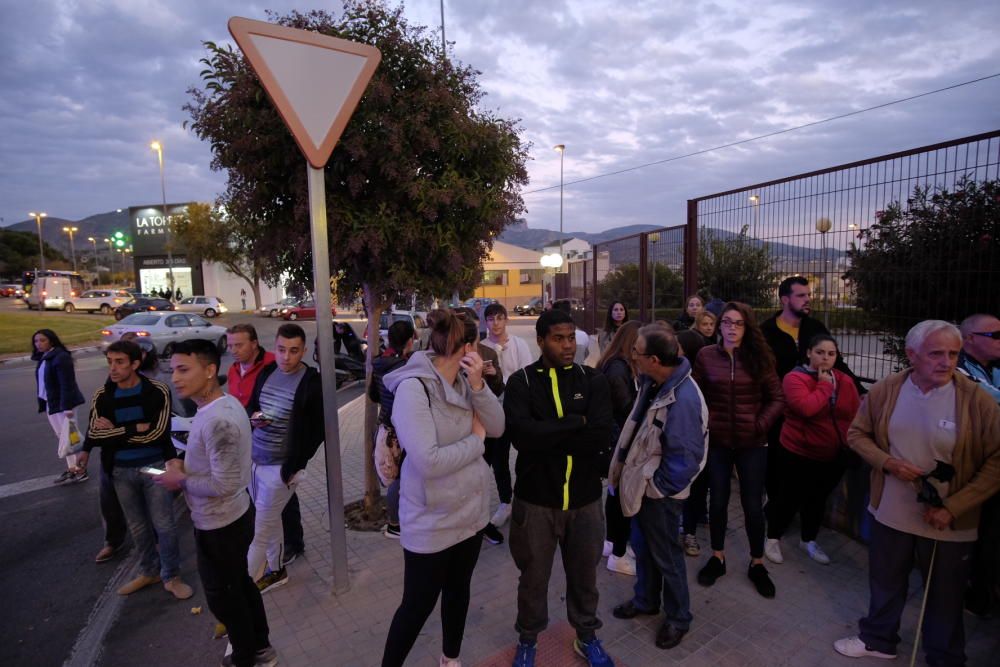 Un hombre dispara 5 veces a su pareja delante de su hijo en un colegio de Elda y se suicida