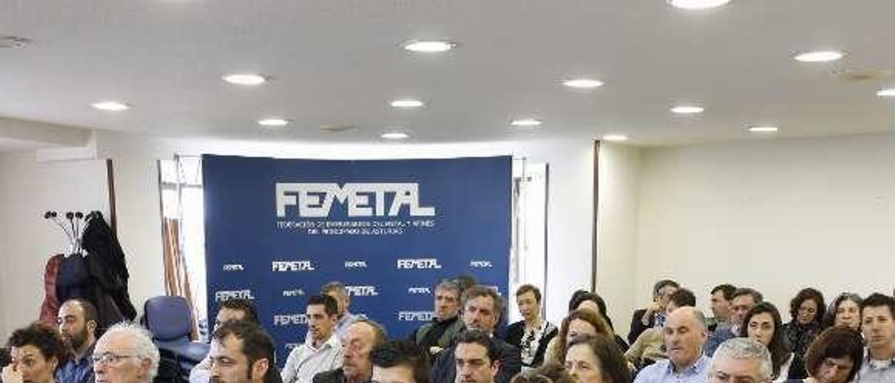 Asistentes a la jornada de Femetal sobre compra colectiva de energía.