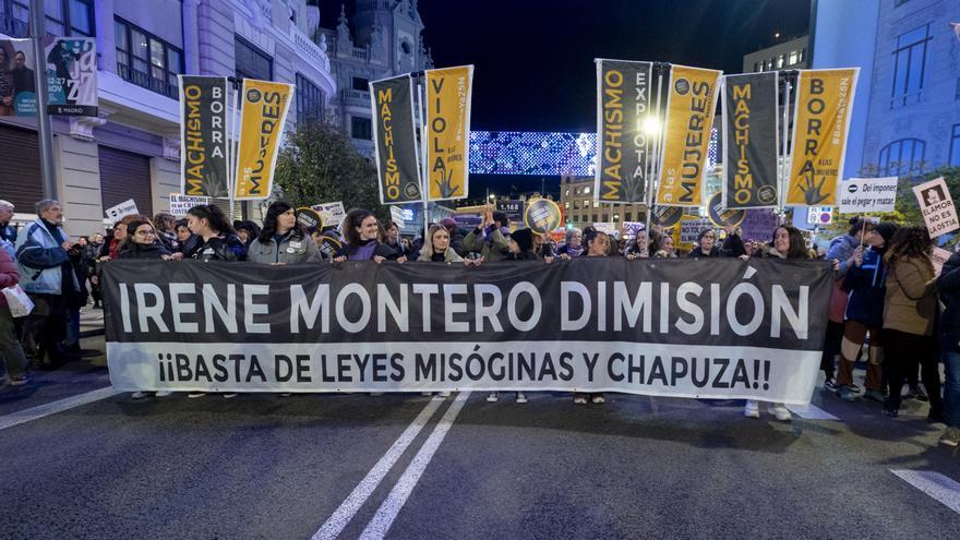 Cientos de personas marchan en Madrid por el 25N y una parte grita &#039;Irene Montero, dimisión&#039;