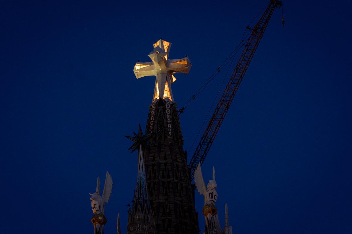 La Sagrada Familia celebra con el Papa la bendición de la Torre de Jesús de Gaudí