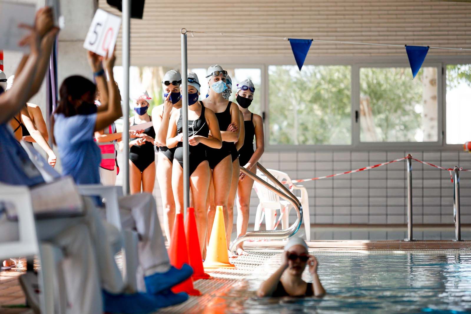 Las nadadoras ibicencas testean su nivel en la piscina de Can Coix, en Sant Antoni