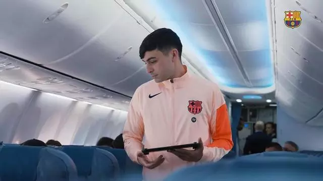 ¿Qué hacen los jugadores del Barça durante un viaje?