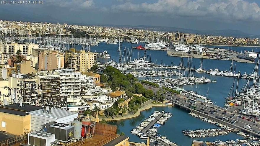 Da braut sich was über Mallorca zusammen. Samstagmittag (4.11.) schien aber noch die Sonne über Palmas Hafen.