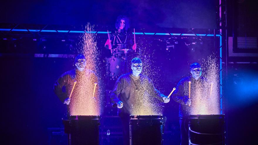 El famoso trío artístico Blue Man Group actuará por primera vez en España