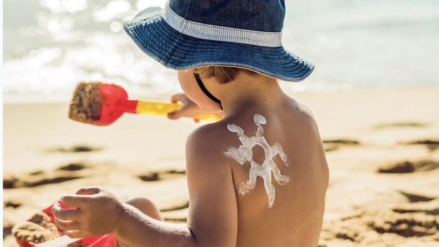 Las mejores cremas solares para niños, según la OCU