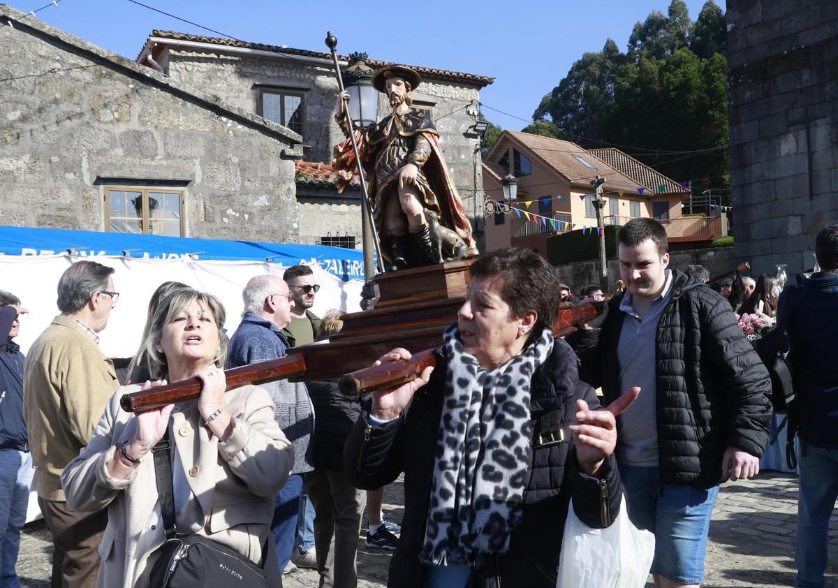 La pasión por la Candelaria ilumina Castrelos