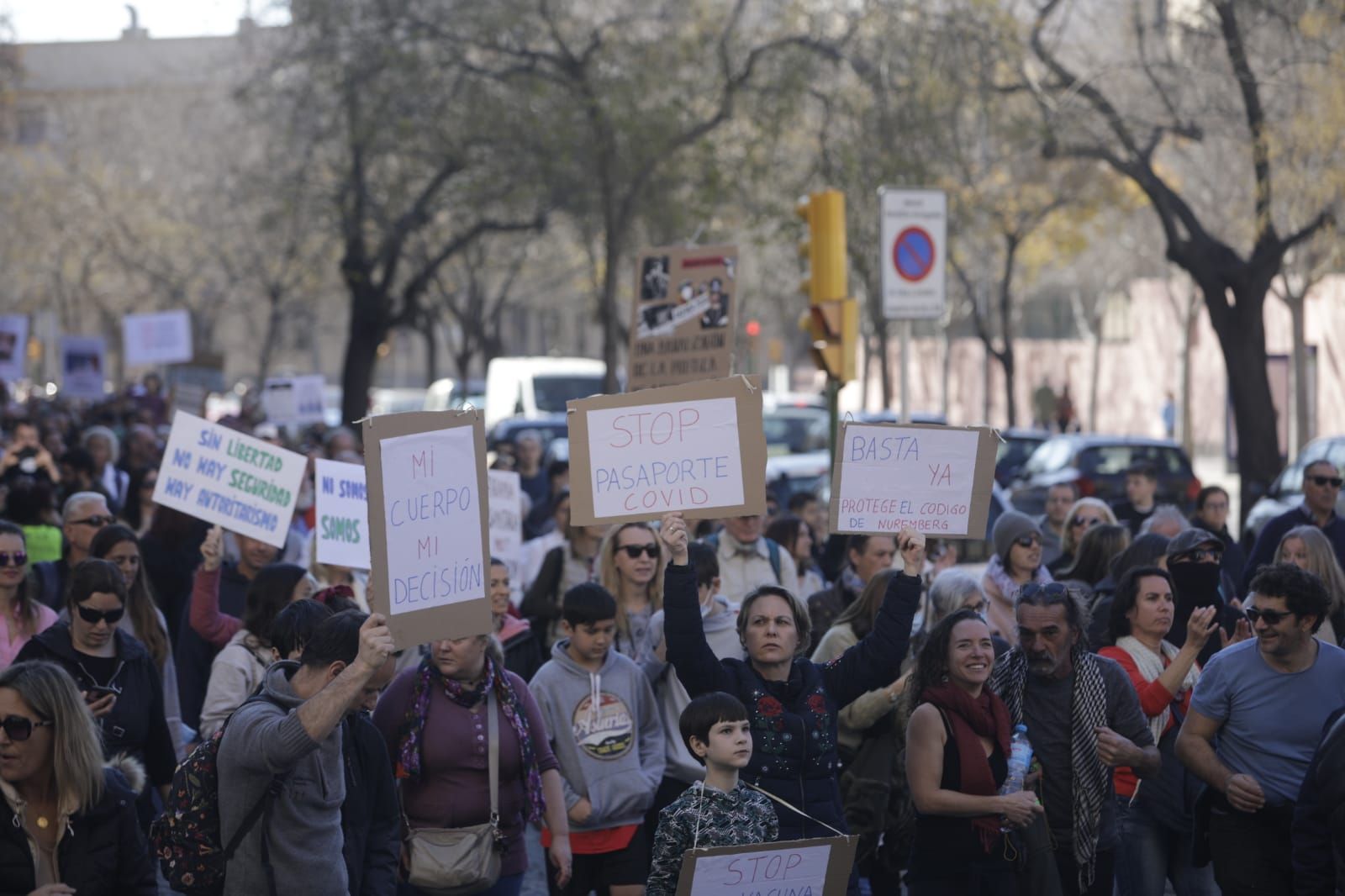 Cerca de 3000 personas se manifiestan en Palma contra el pasaporte covid