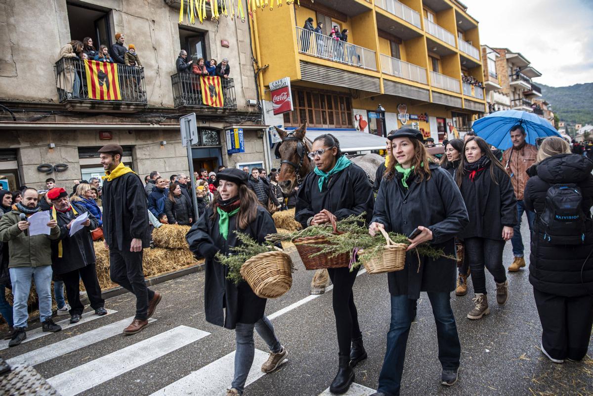 La cercavila de cavalleries i xarrets de Puig-reig s'ha celebrat amb normalitat tot i la pluja La cercavila de cavalleries i xarrets de Puig-reig s'ha celebrat amb normalitat tot i la pluja