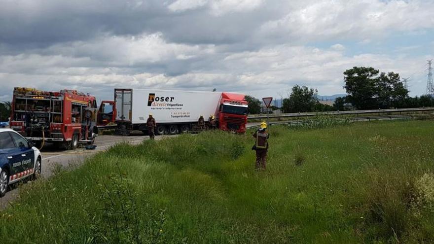 El vehicle va fer tisora i va bloquejar l&#039;entrada