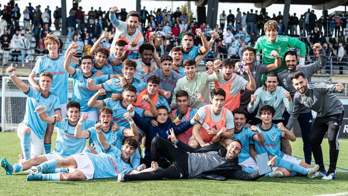 Los jugadores del Celta juvenil, tras el partido.