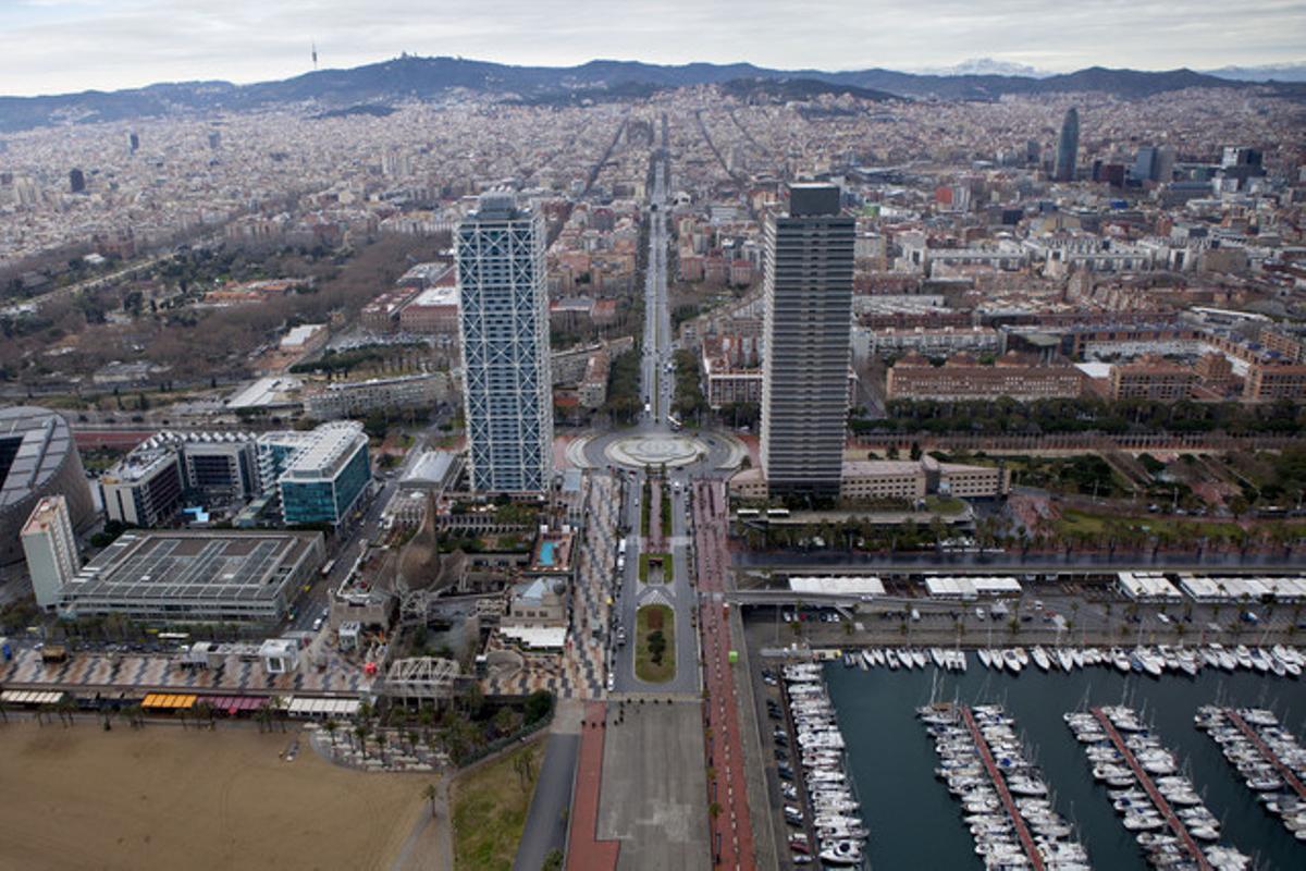 Vista de Barcelona des de les torres Mapfre a la Vila Olímpica.