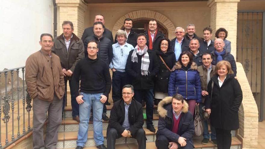 Los alcaldes mineros, ayer, en el Ayuntamiento de Ariño (Teruel).