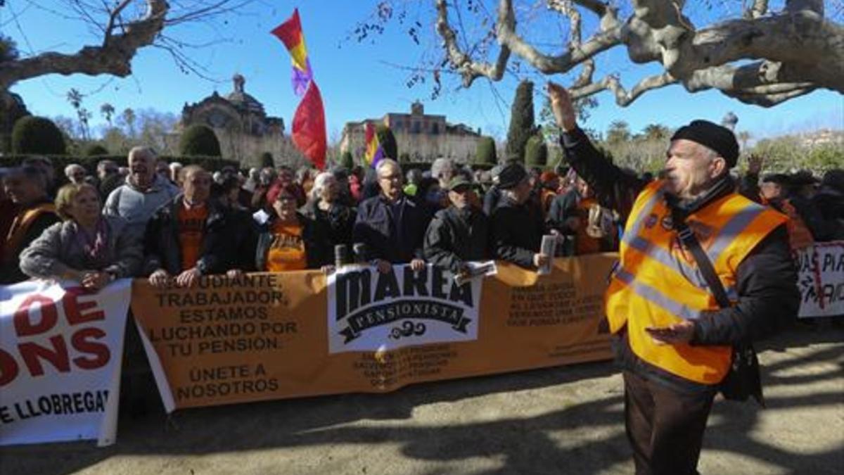 Manifestación de protesta de la organización Marea Pensionista ante el Parlament, el pasado miércoles.