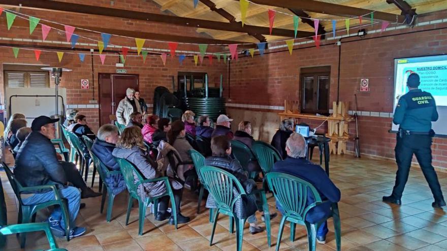 La Guardia Civil reanuda las charlas de seguridad para mayores del medio rural