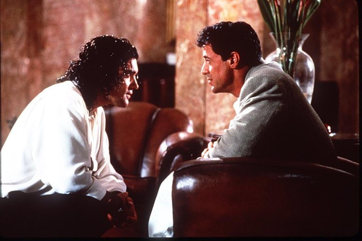 Antonio Banderas amb Sylvester Stallone, que dirigeix ’Los mercenarios 3’, en una imatge de la pel·lícula ’Asesinos’. Antonio Banderas amb Sylvester Stallone, que dirigeix ’Los mercenarios 3’, en una imatge de la pel·lícula ’Asesinos’.