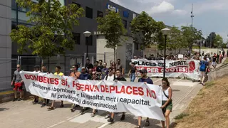 "Sin privilegios": Una protesta irrumpe en las oposiciones de Bombers contra la reserva de plazas femeninas