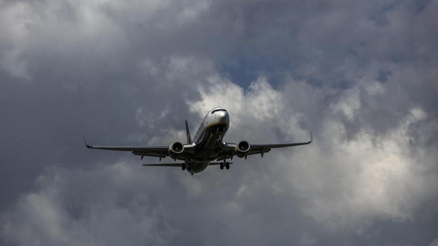 Las tormentas obligan a espaciar los aterrizajes en el aeropuerto de Palma