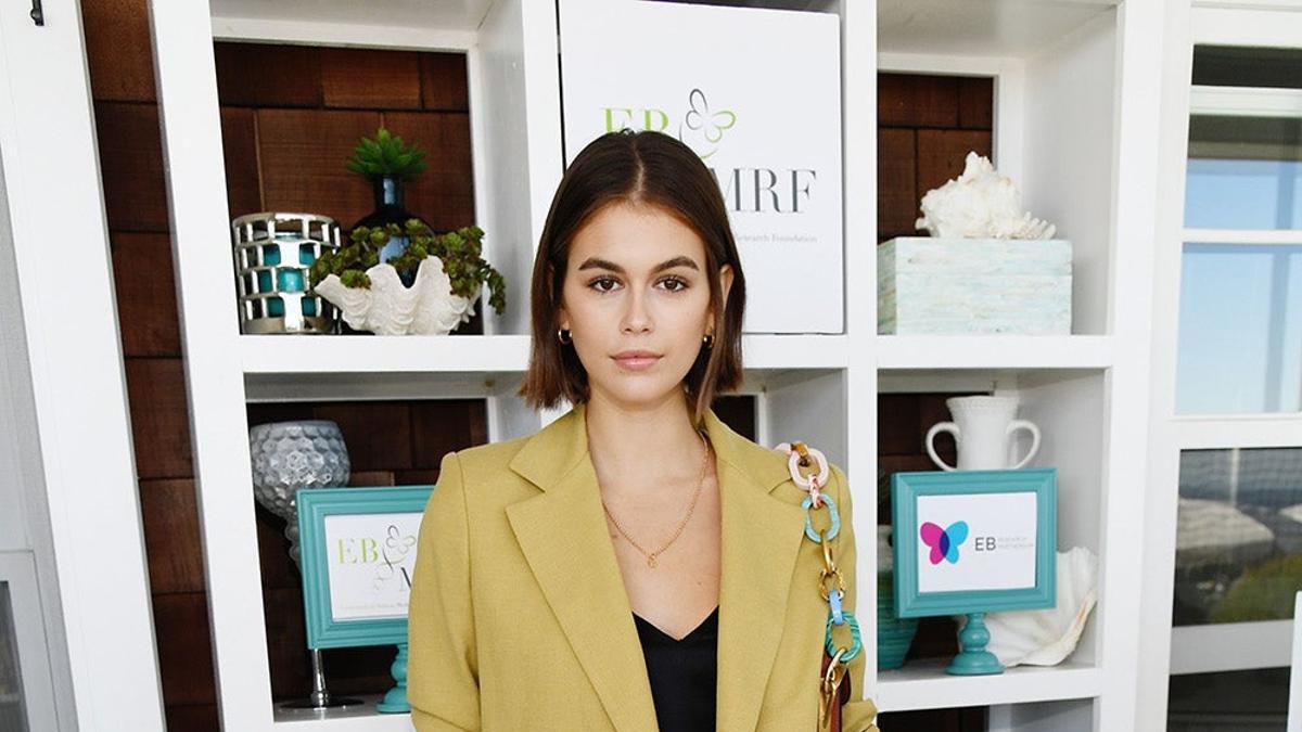 Kaia Gerber: ¡Tenemos el clon de su blazer 'cut out'!