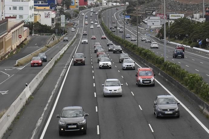 21-04-19 GRAN CANARIA.  AUTOPISTA GC-1. TELDE. Fotos de coches en la autopista. Colas en la autovía de la gente de regreso a casa del sur. Fotos: Juan Castro.  | 21/04/2019 | Fotógrafo: Juan Carlos Castro