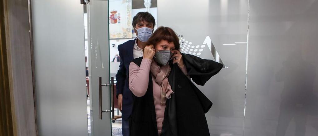 María Marín y Rafael Esteban, abandonando el pleno