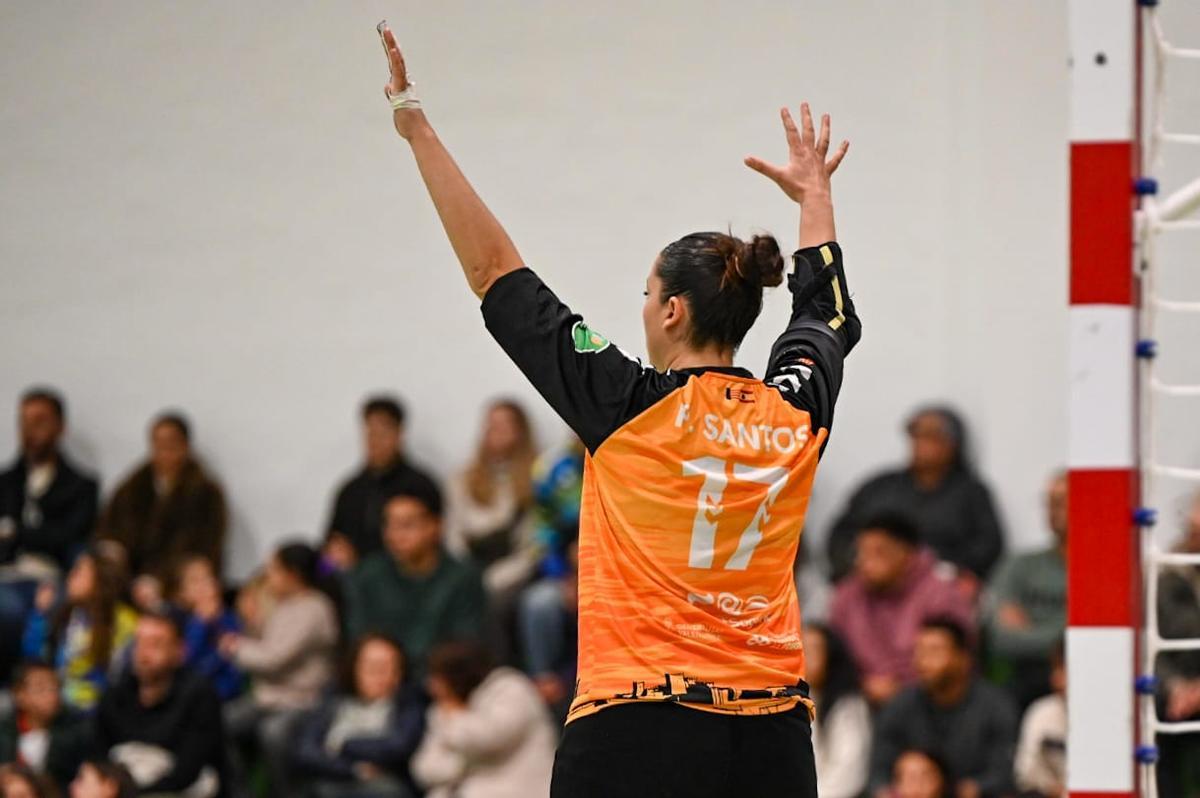 Paola Santos durante el encuentro.