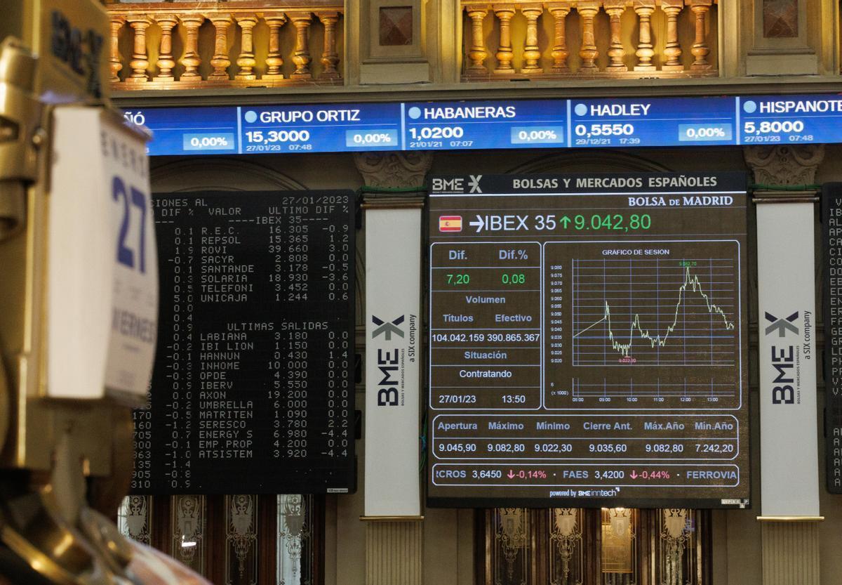 Panel del Ibex 35 en la Bolsa de Madrid.