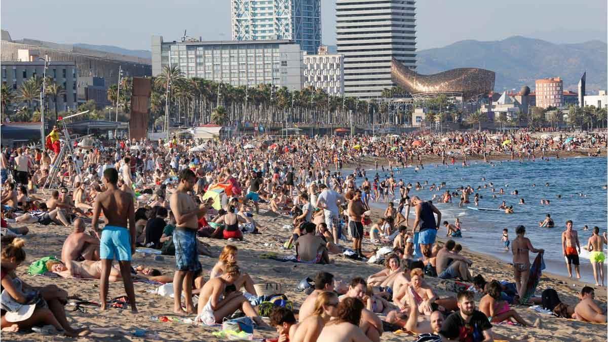 La llegada de turistas sube el 3,2 % en junio y su gasto, el 3,5 %