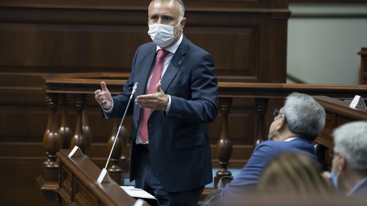 Ángel Víctor Torres, hoy, en el pleno del Parlamento de Canarias.