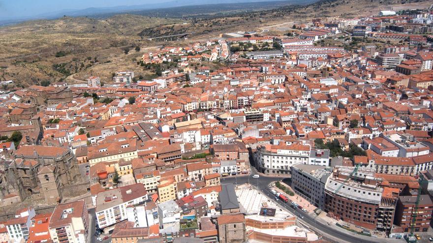 Plasencia ha perdido en diez años más de 1.700 habitantes