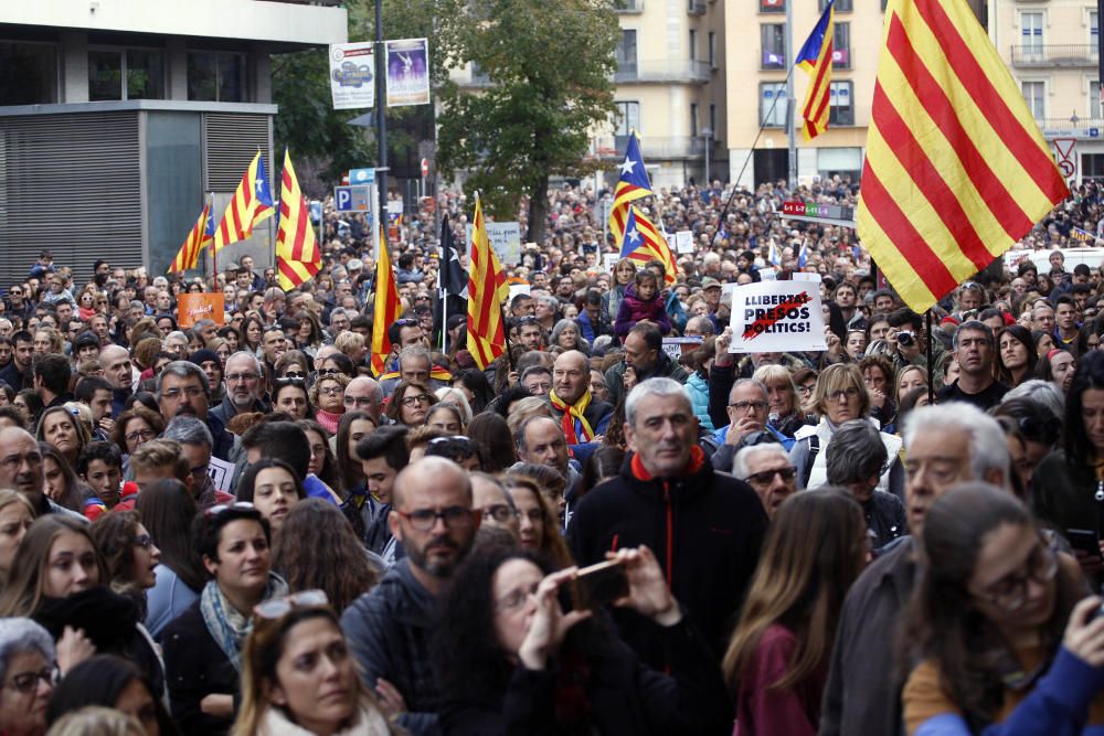 Concentració a Girona per l'alliberament dels exconsellers empresonats