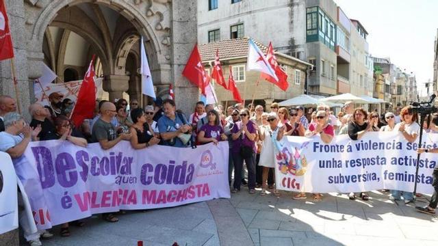 Concentración de protesta el pasado año por la muerte de Teresa de Jesús en Porriño.
