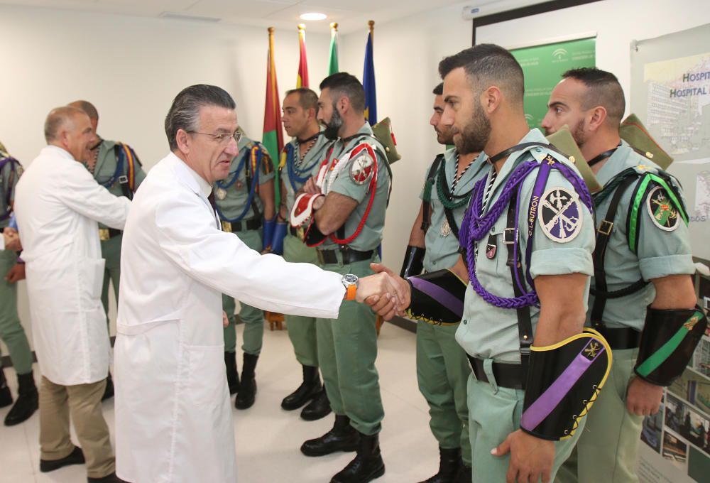 La Legión visita este Lunes Santo a los pequeños en el Materno