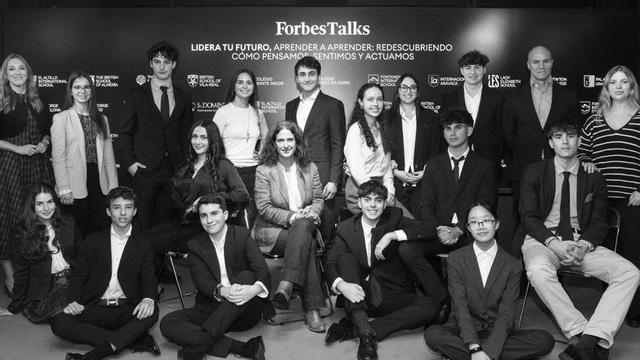 Alumnos del Palacio de Granda en la Forbes x ISP. |  | CEDIDA A LNE