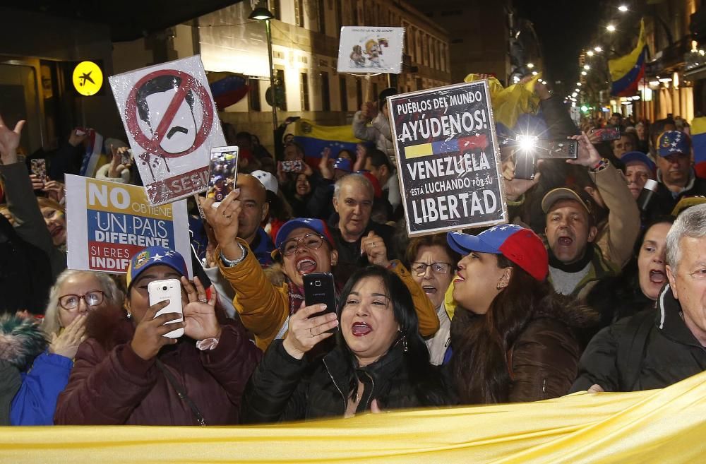 Los manifestaciones se reunieron en la farola de Urzáiz