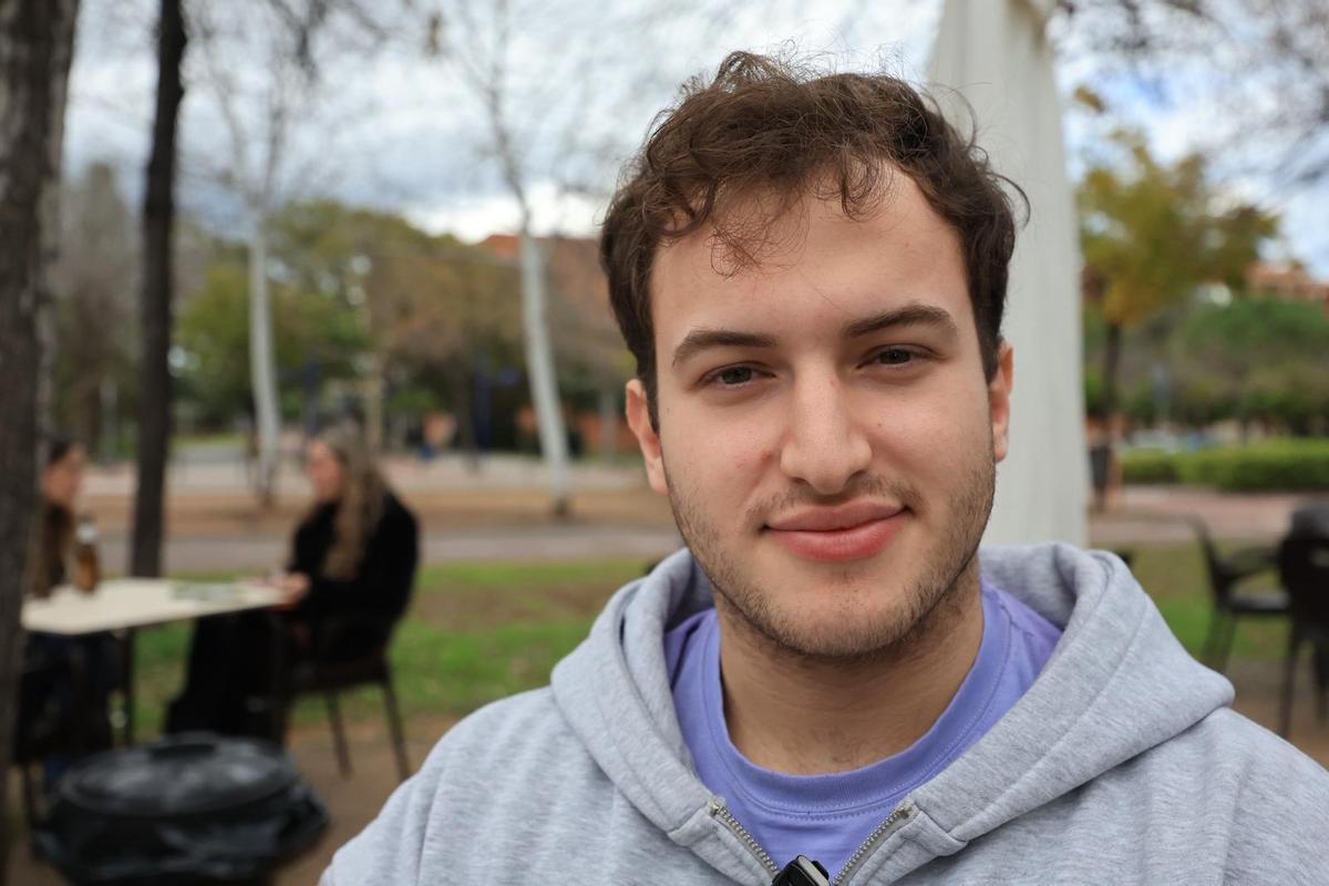 Víctor Calvo, en una cafetería de la universidad castellonense.