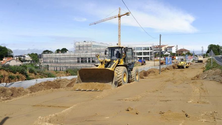 Los trabajos de urbanización de la parcela comenzaron ayer.   | // BERNABÉ/JAVIER LALÍN