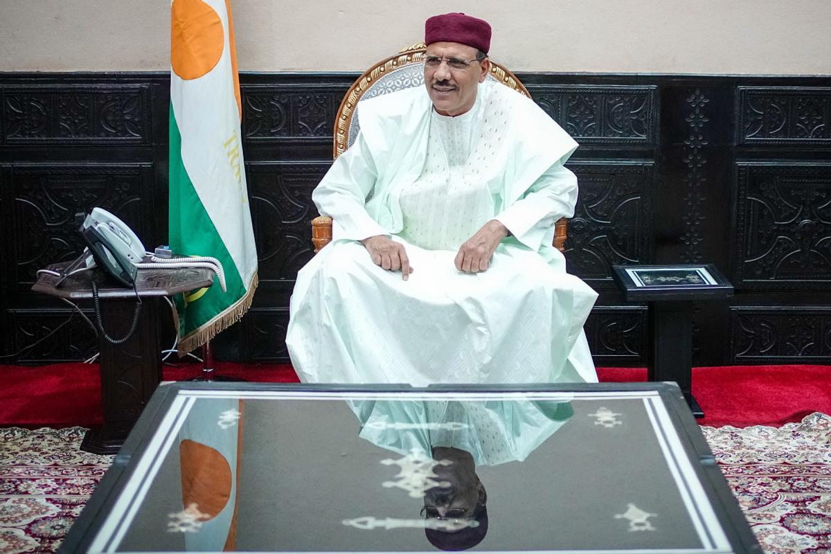 Niamey, Níger, 14 de abril de 2022.- El presidente de la república de Níger Mohamed Bazoum