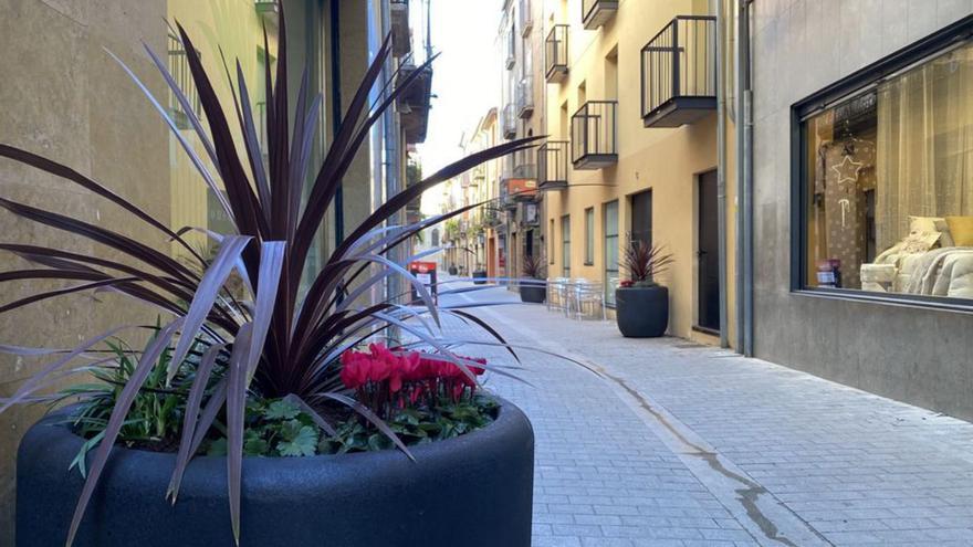 Noves jardineres al centre de Banyoles