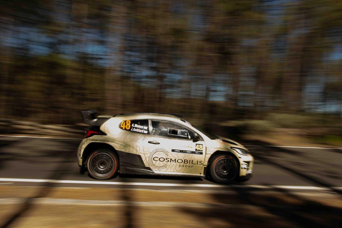 El Toyota de Adrien Mosca, durante uno de los tramos del Rally Islas Canarias que sí se disputaron.