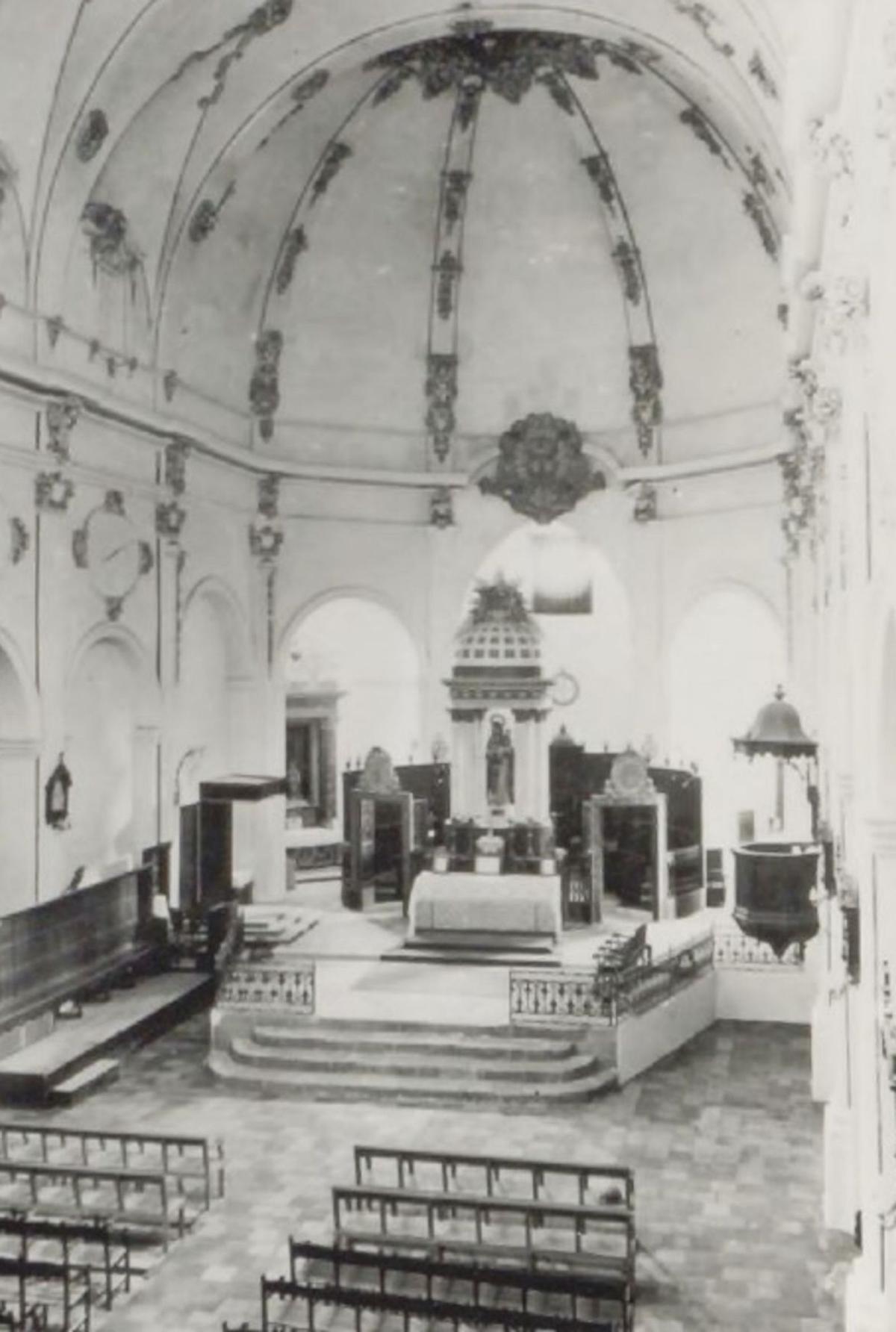 Vista del altar mayor y el coro antes del estallido de la Guerra Civil. | B.N.E.