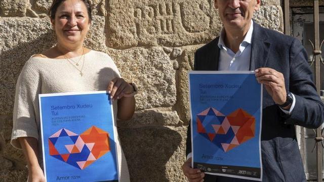 La concejala de Turismo, Ana Núñez, y el alcalde, Enrique Cabaleiro. | D.P.