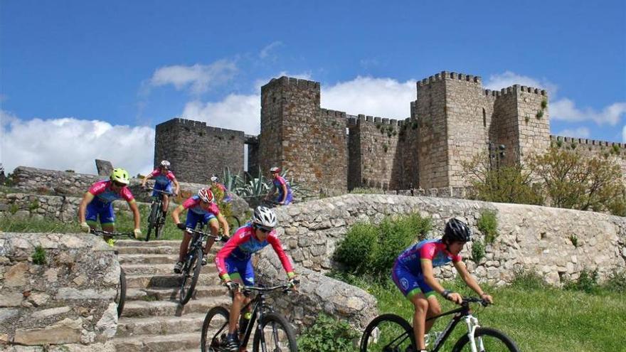 Los alrededores del castillo de Trujillo acogerán un rally ciclista