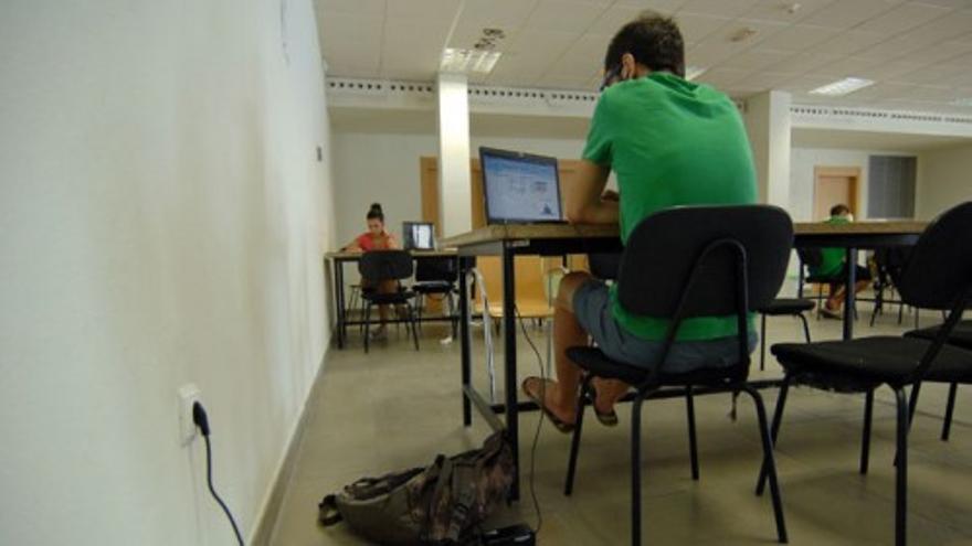 Los jóvenes que no estudian ni trabajan se desploman al mínimo en Galicia