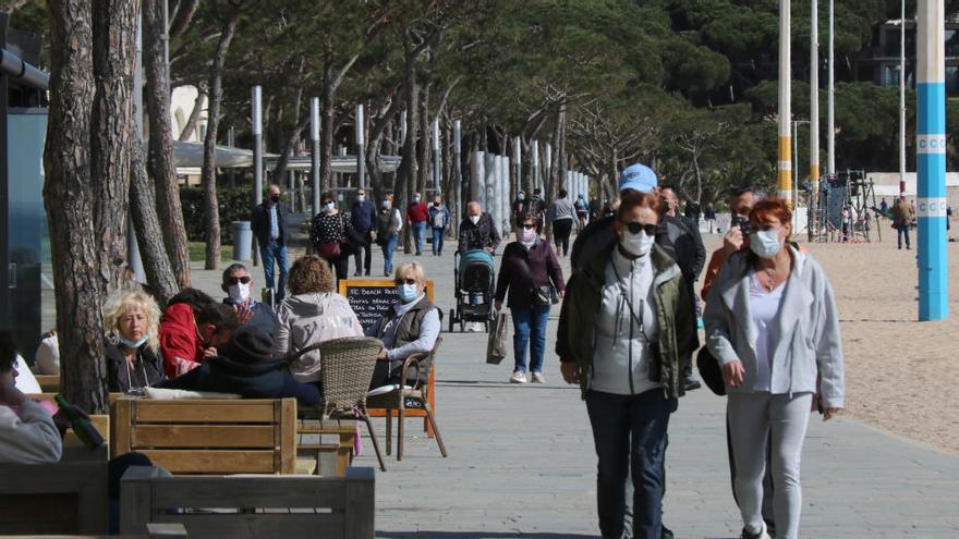 El passeig de Platja d&#039;Aro el diumenge de rams