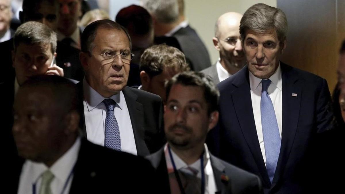 Kerry (derecha) y Lavrov, su homólogo ruso, tras una reunión del Consejo de Seguridad de la ONU, el 22 de septiembre, en Nueva York.
