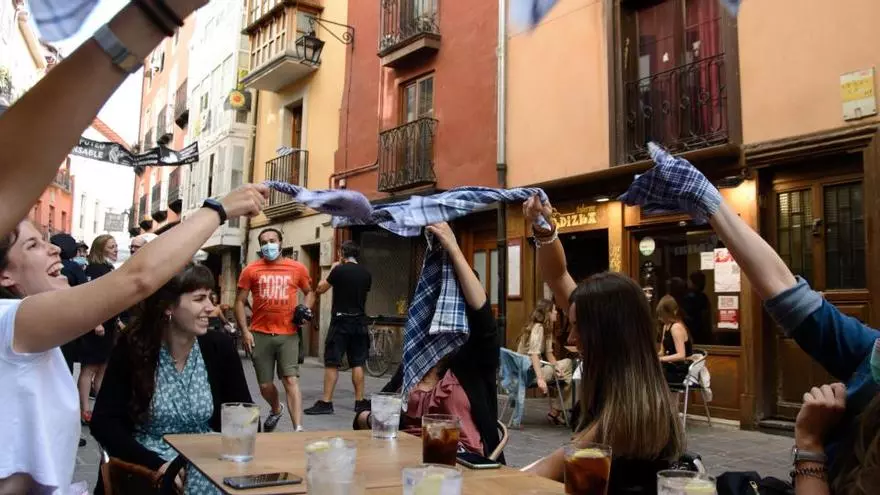 La OMS pide responsabilidad a los jóvenes: "Preguntaos si hay que ir a fiestas"