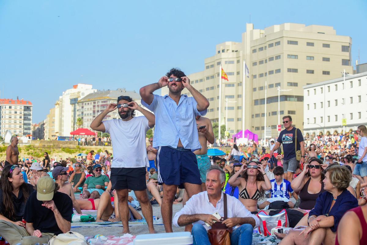 Más de 225.000 personas vivieron el eclipse solar total en las calles de la ciudad Más de 225.000 personas vivieron el eclipse solar total en las calles de la ciudad