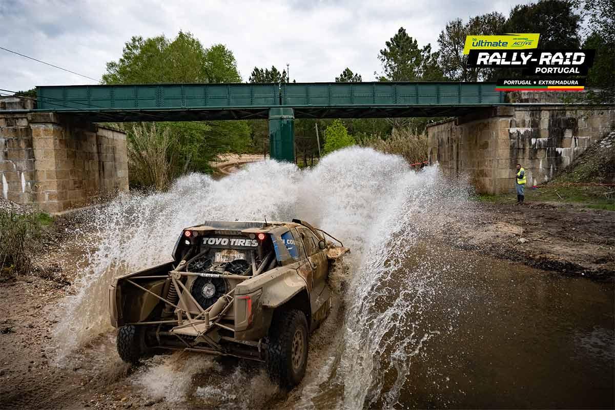 Uno de los coches durante el trasncurso de la tercera etapa.